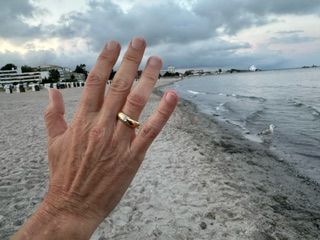 Ehering am Strand wiedergefunden