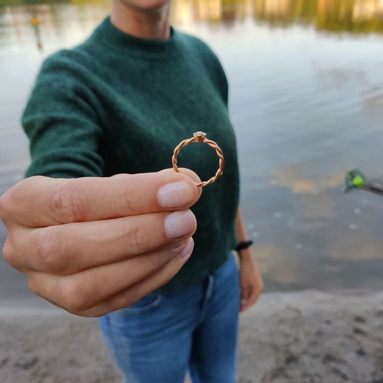Verlobungsring im See verloren