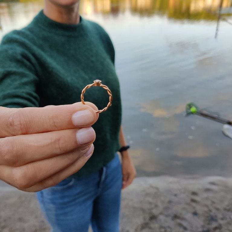 Verlobungsring im See verloren
