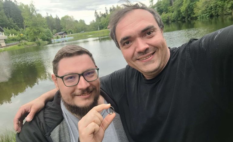 Ehering beim Angeln im See verloren