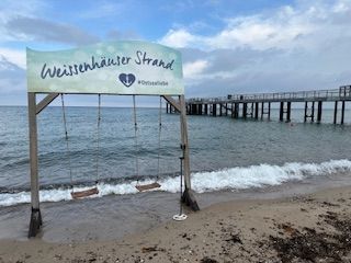 Ringsuche an der Seebrücke Weißenhäuser Strand
