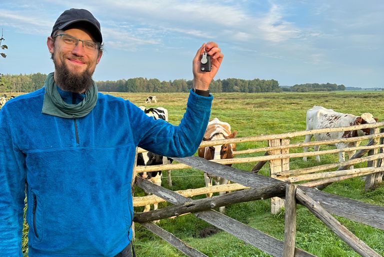 Schlüssel auf Wiese verloren