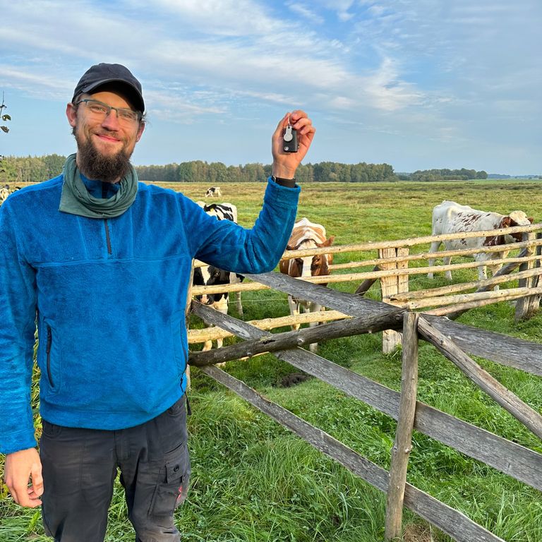 Schlüssel auf Wiese verloren