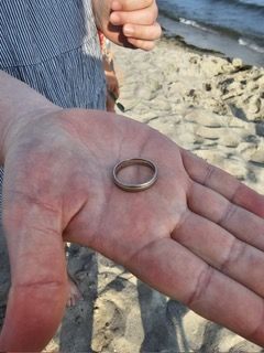 Ring im Sand verloren