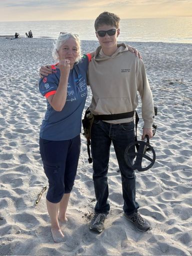 Goldring am Strand verloren