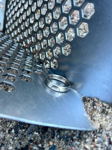 Ring nach einem einem Jahr aus der Ostsee gerettet