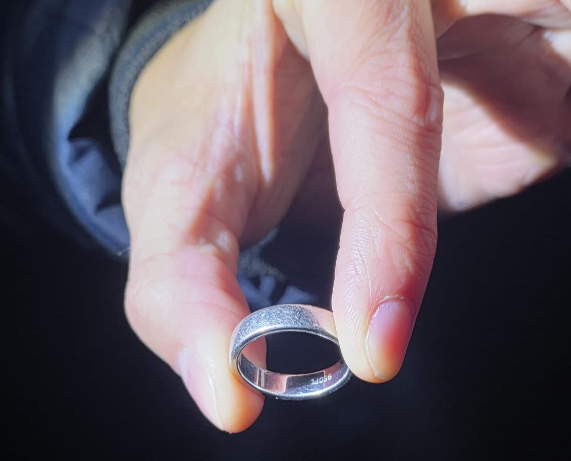 Metalldetektor Hessen Ring auf dem Feld verloren