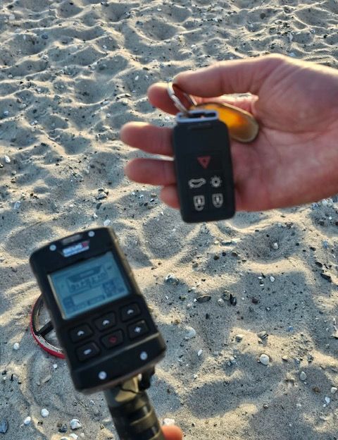 Metalldetektor auf Fehmarn Schlüssel im Sand verloren