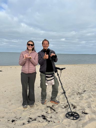 Ohrring im Sand verloren