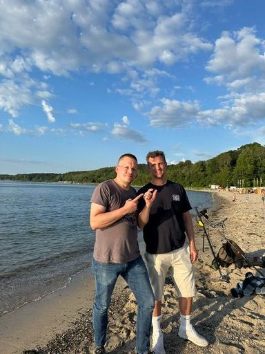 Ring im Wasser mit dem Detektor gefunden