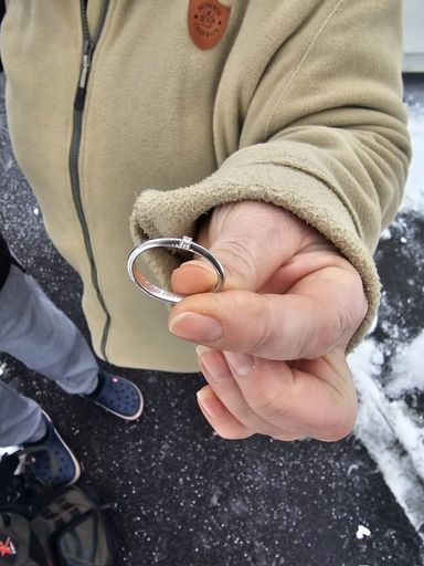 Verlobungsring im Schnee gefunden