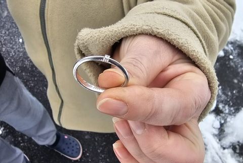 Verlobungsring im Stall wiedergefunden